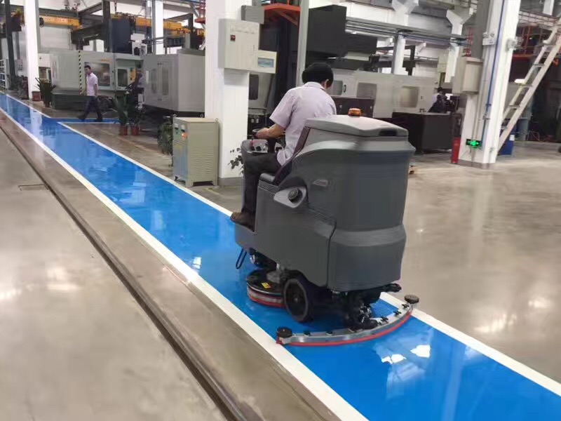 大型駕駛式洗地機(jī)如何操作？