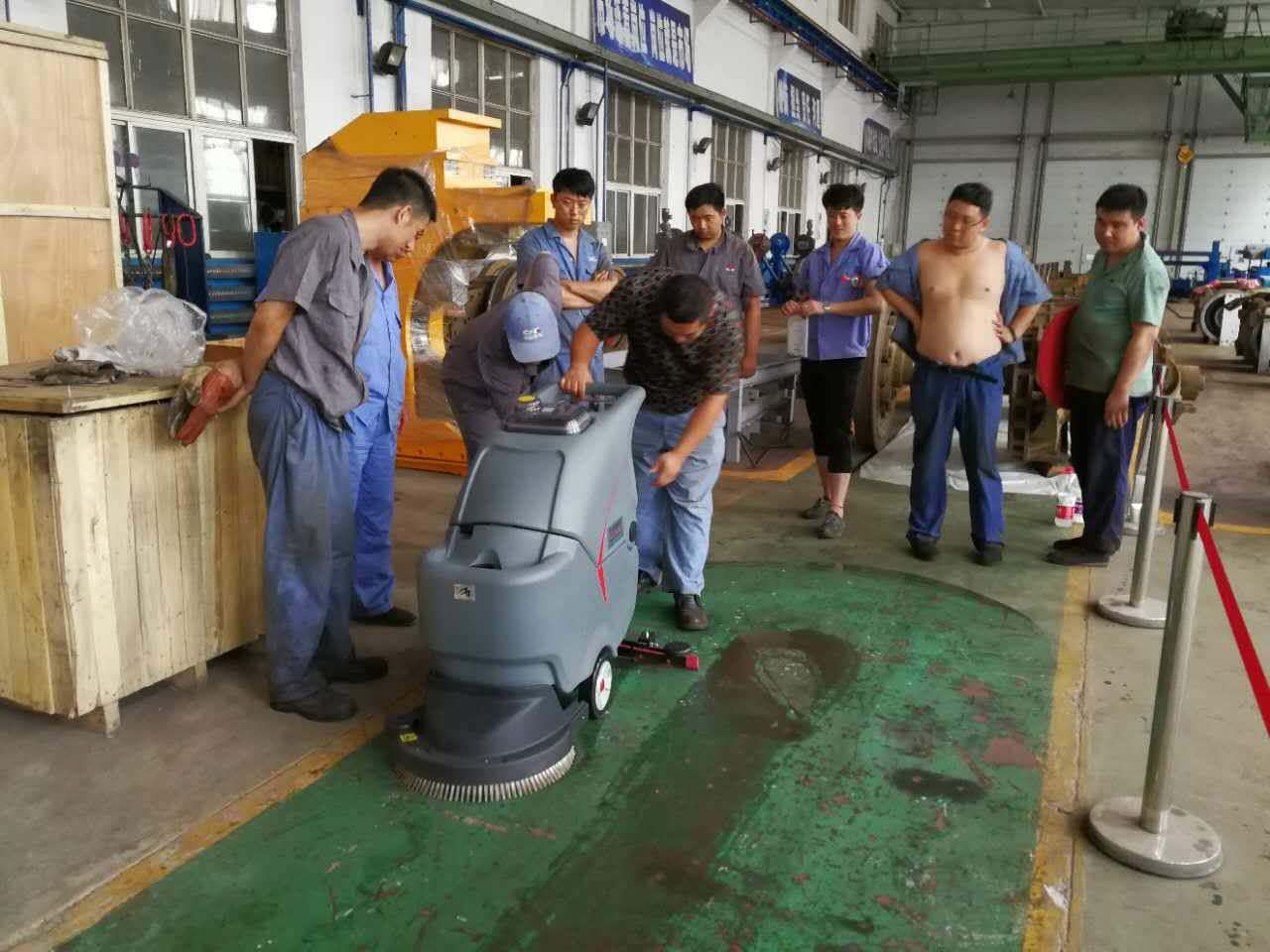 酒店使用電動洗地機清潔油污能清洗干凈嗎？