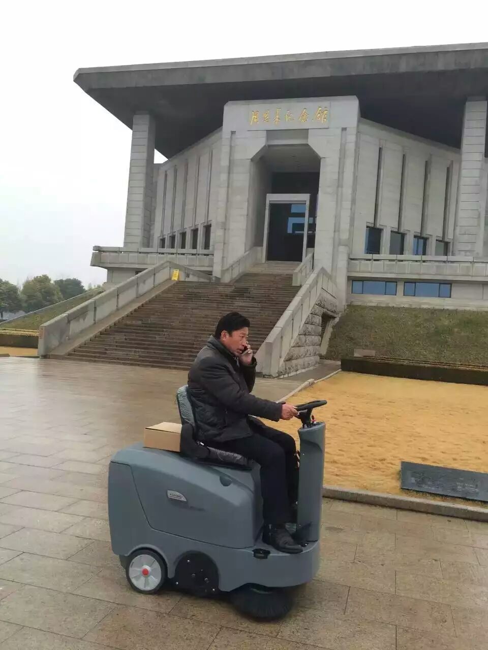 駕駛式掃地機在工業市場的應用