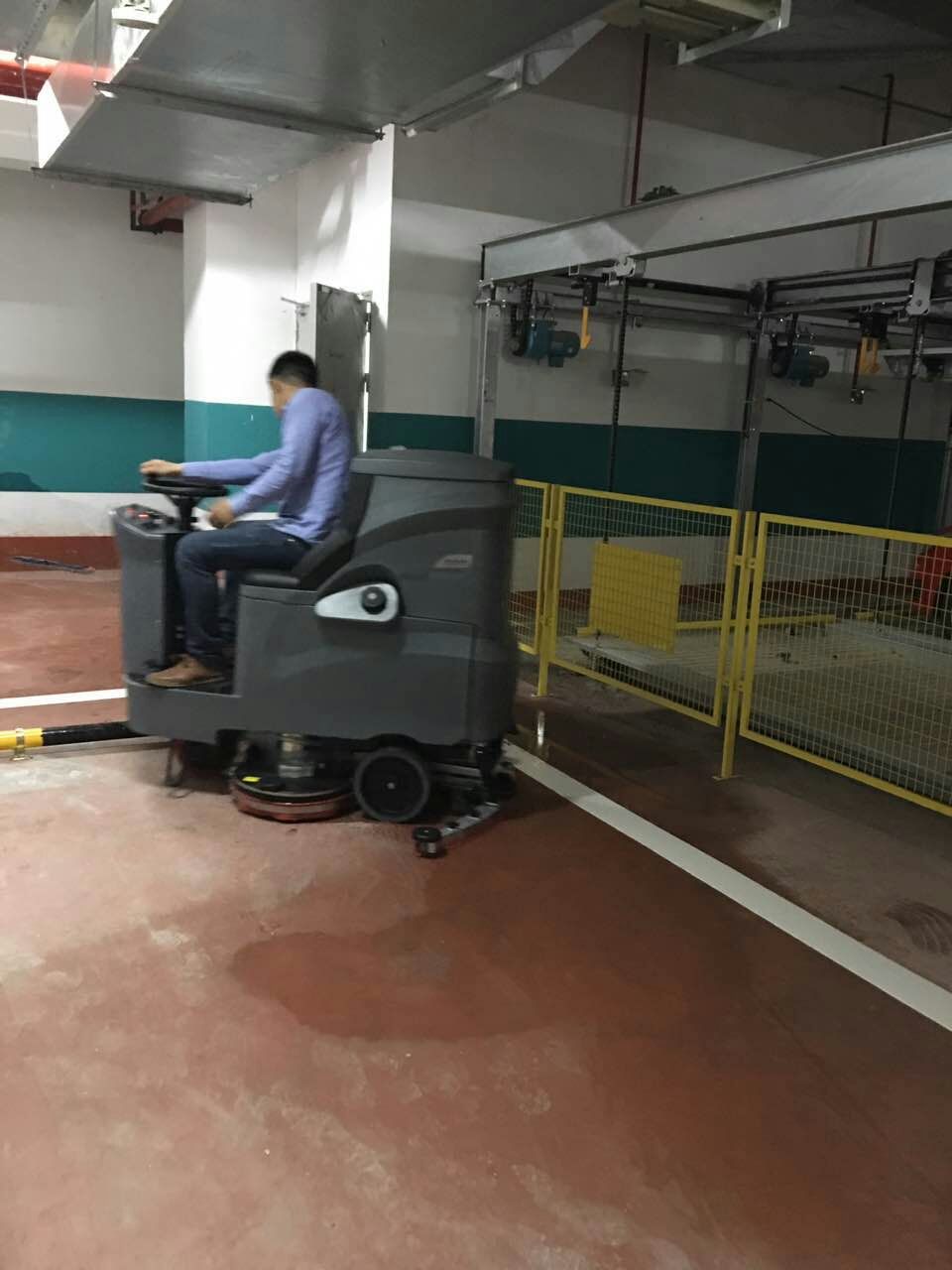 駕駛式洗地機(jī)出現(xiàn)故障有哪些原因，駕駛式洗地機(jī)該如何保養(yǎng)？