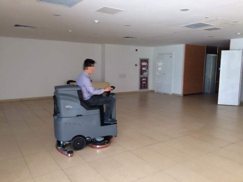 駕駛式洗地機在環境清潔中的獨具優勢在哪里？