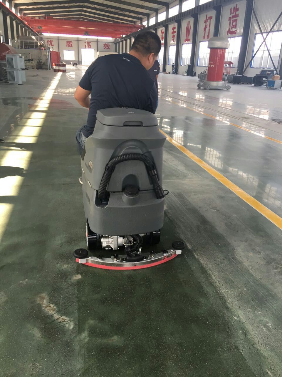 高美分享：大型工廠企業如何選擇洗地機地面清潔設備