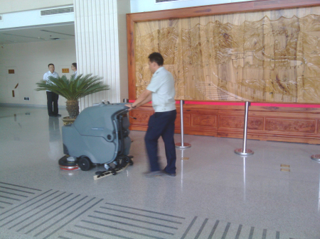 一款手推式洗地機有沒有購買價值？貴在哪里？